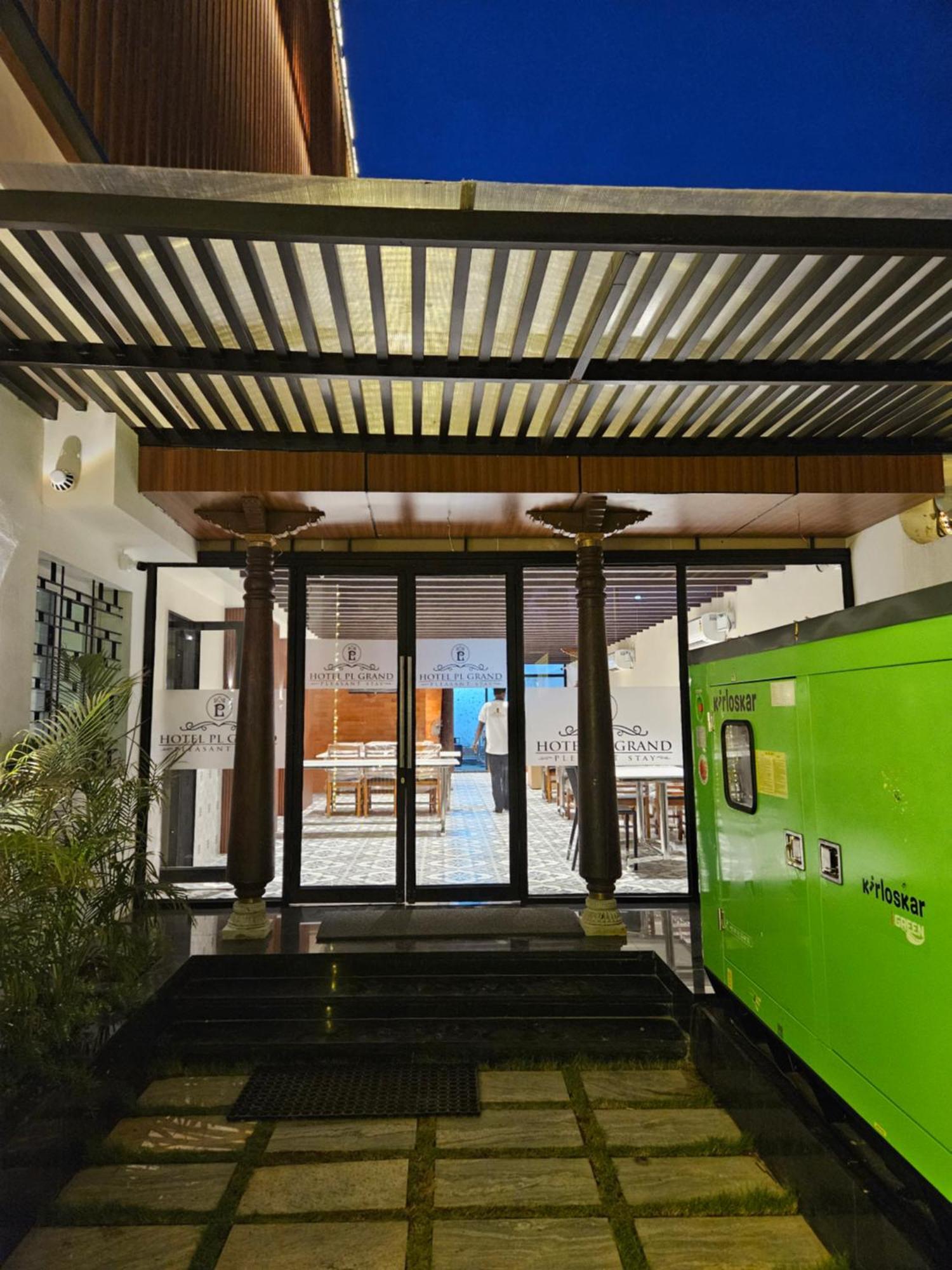Hotel Pl Grand Kāraikkudi Exterior foto