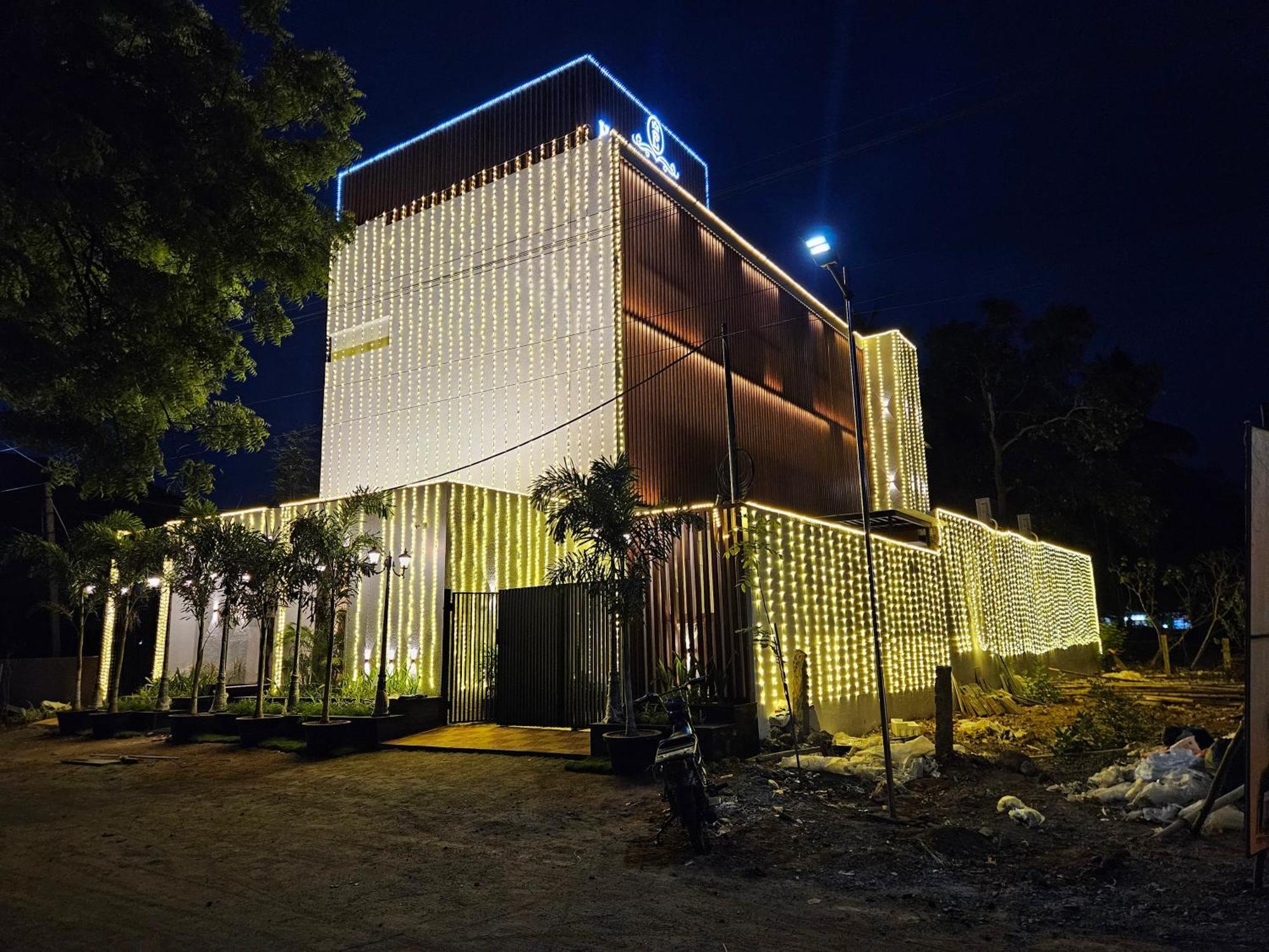 Hotel Pl Grand Kāraikkudi Exterior foto