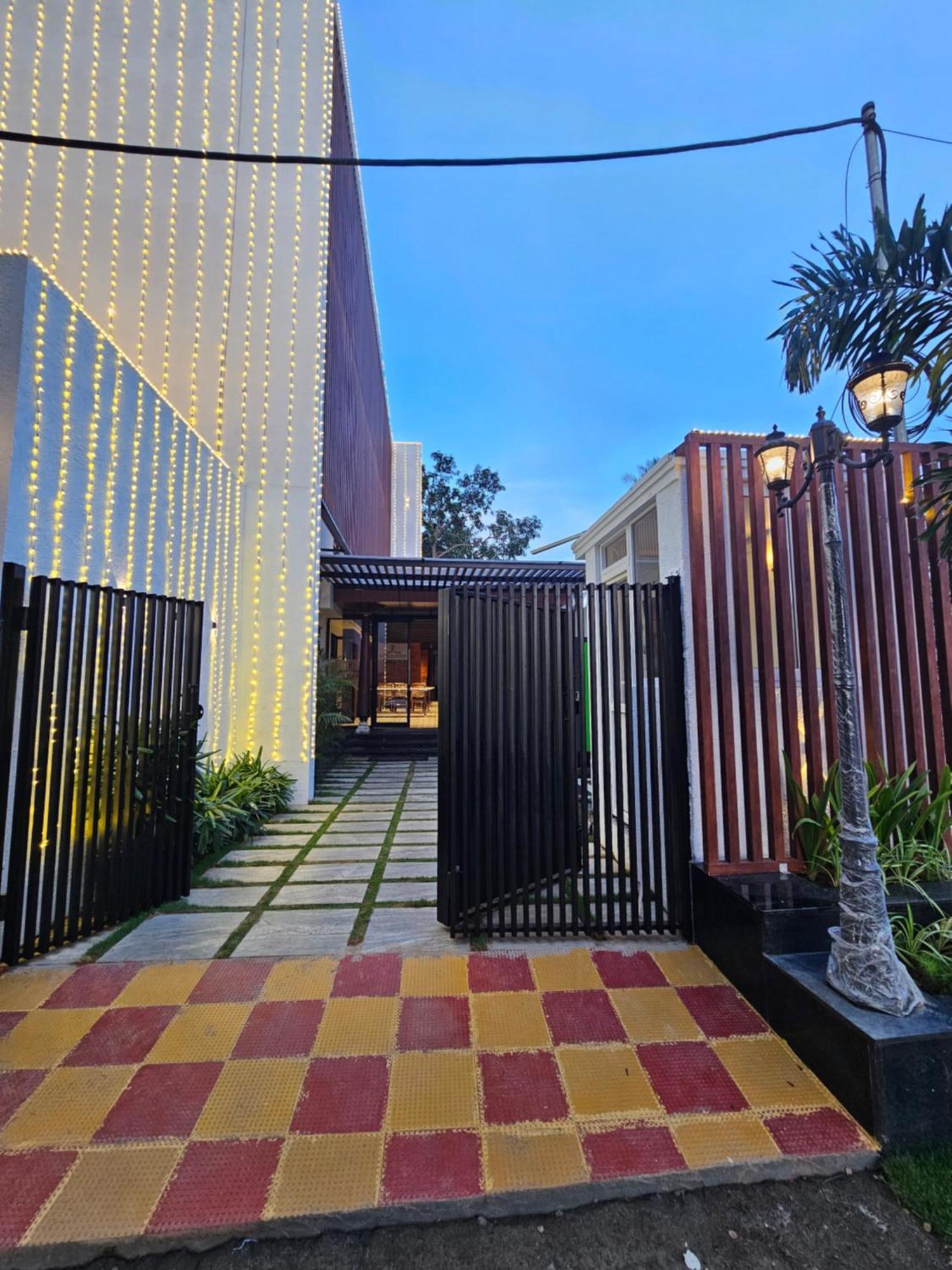 Hotel Pl Grand Kāraikkudi Exterior foto