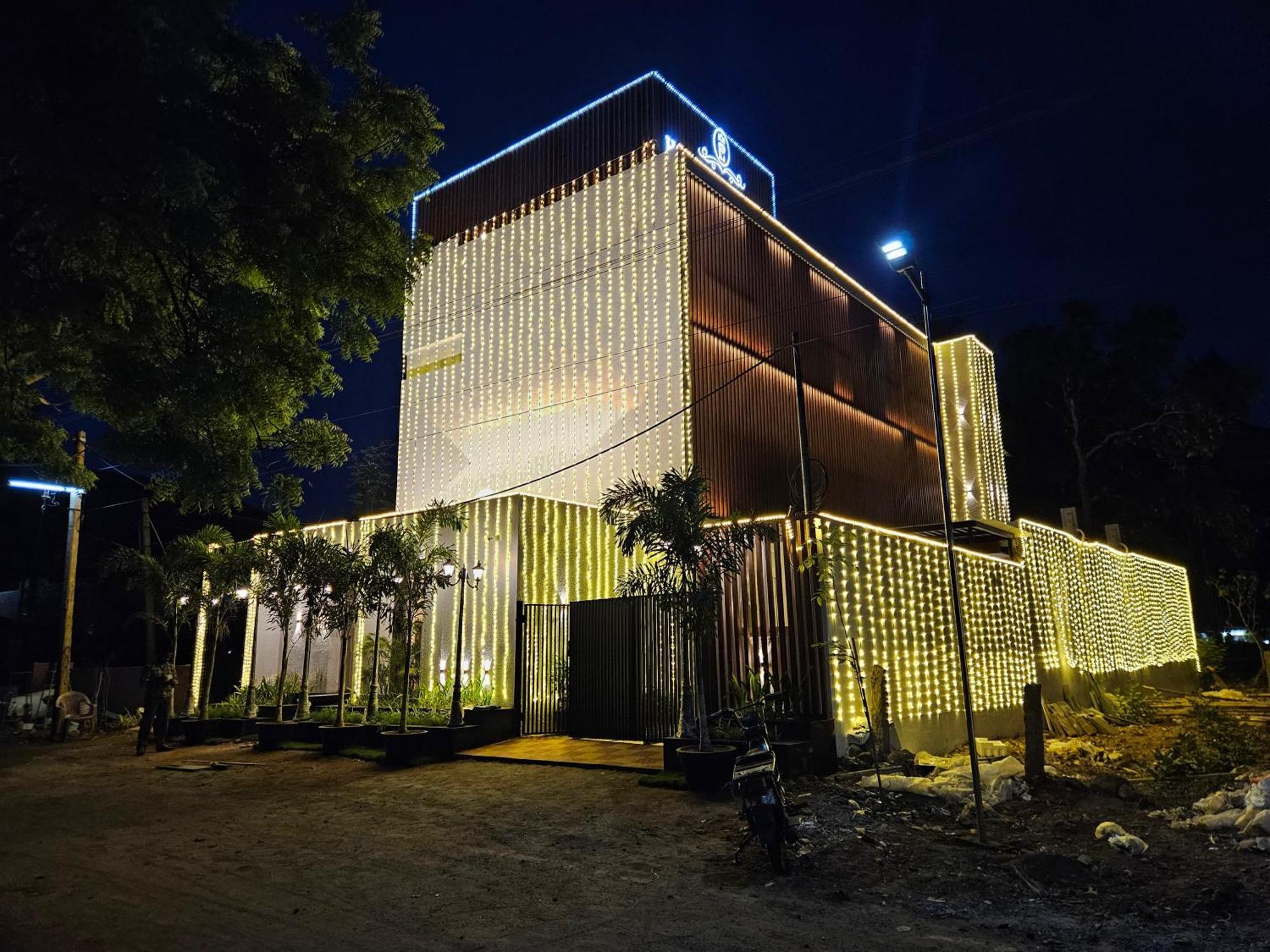 Hotel Pl Grand Kāraikkudi Exterior foto