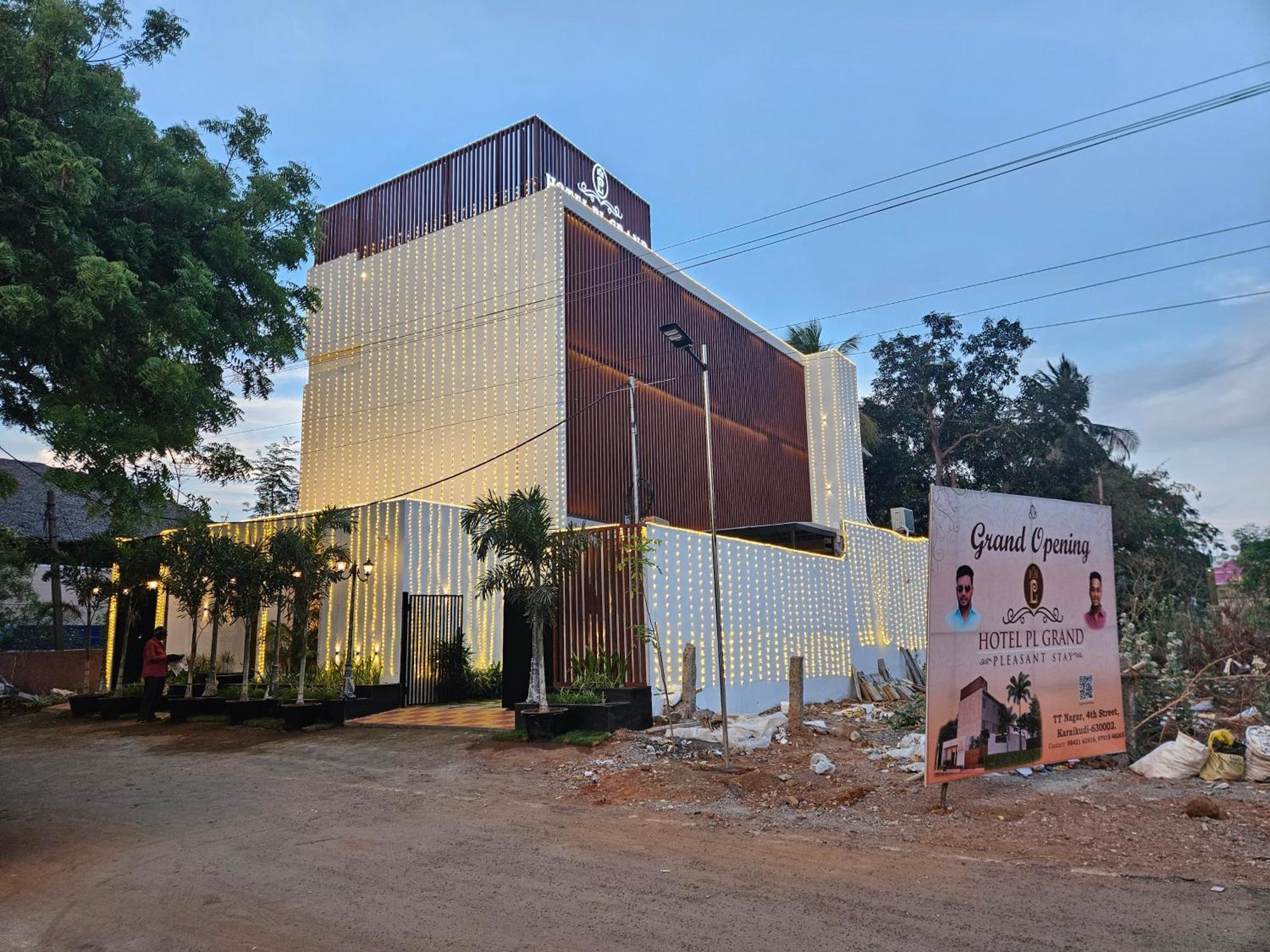 Hotel Pl Grand Kāraikkudi Exterior foto